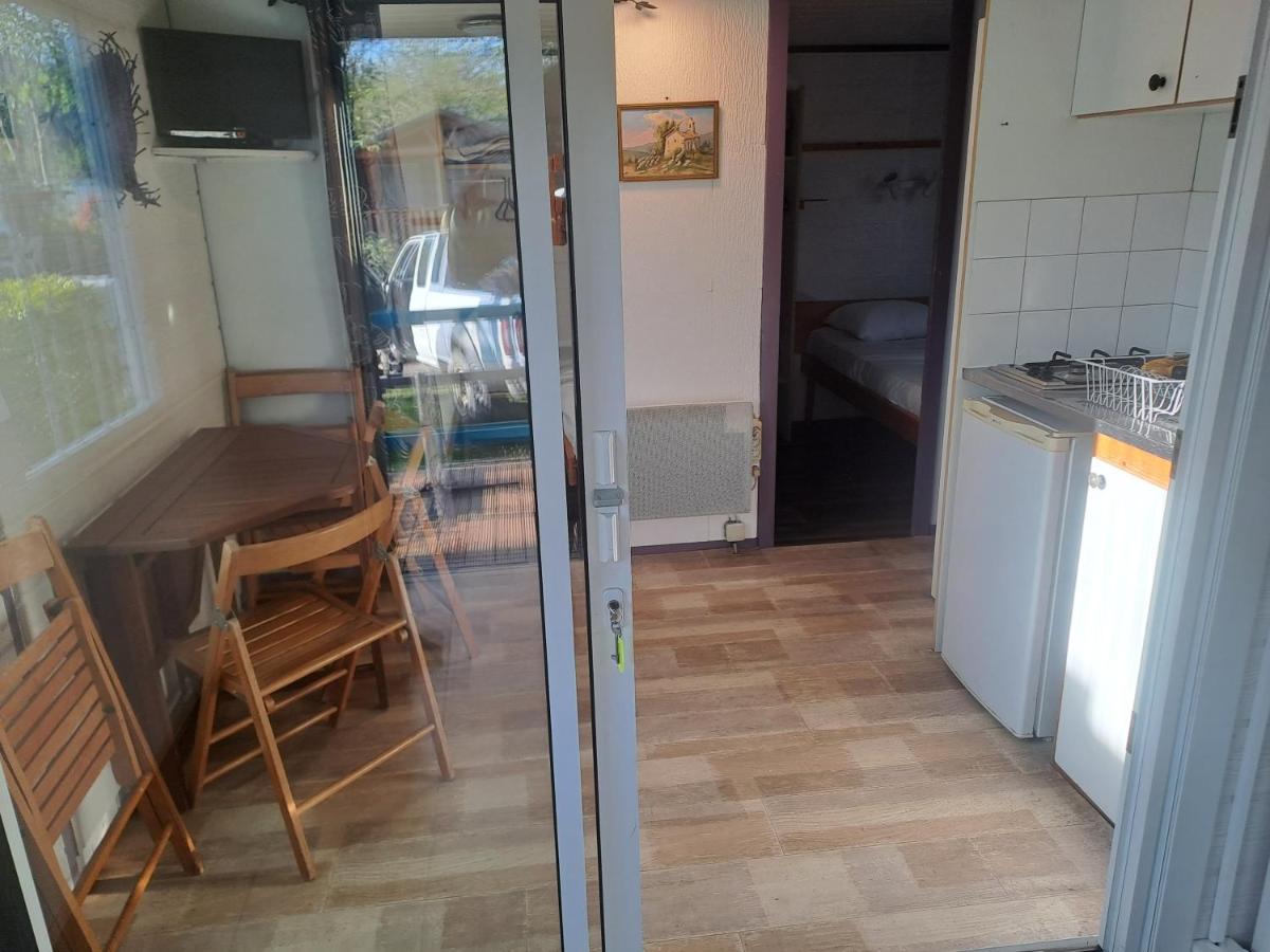 Chalet Pour 5 Personnes Equipe Sur Emplacement Privatif Dans Camping 4 Etoiles Appartenant Et Gere Par Un Particulier Hotel Foix Exterior photo