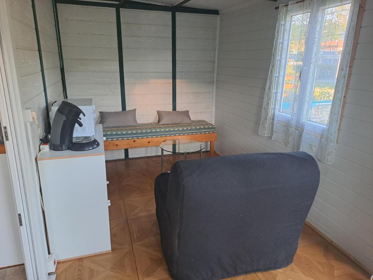 Chalet Pour 5 Personnes Equipe Sur Emplacement Privatif Dans Camping 4 Etoiles Appartenant Et Gere Par Un Particulier Hotel Foix Exterior photo