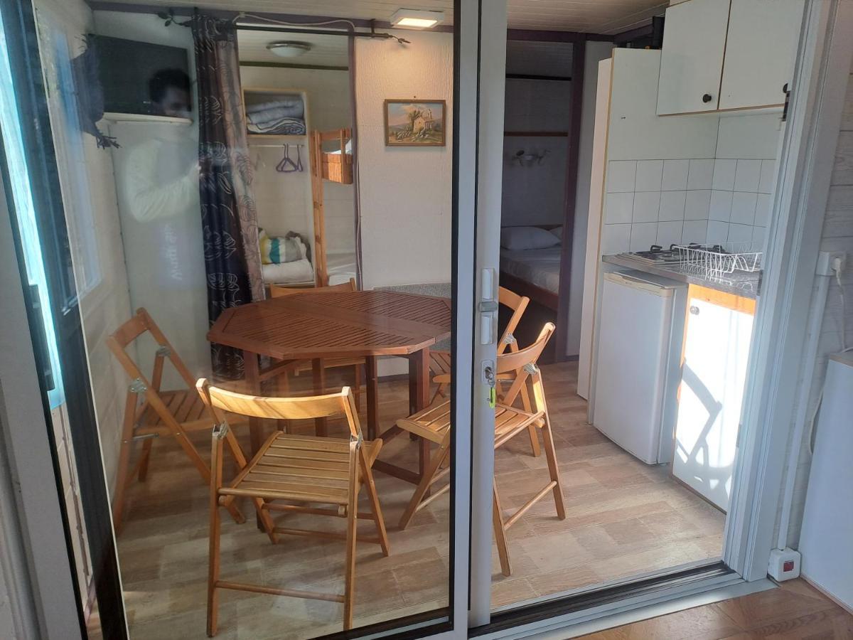 Chalet Pour 5 Personnes Equipe Sur Emplacement Privatif Dans Camping 4 Etoiles Appartenant Et Gere Par Un Particulier Hotel Foix Exterior photo