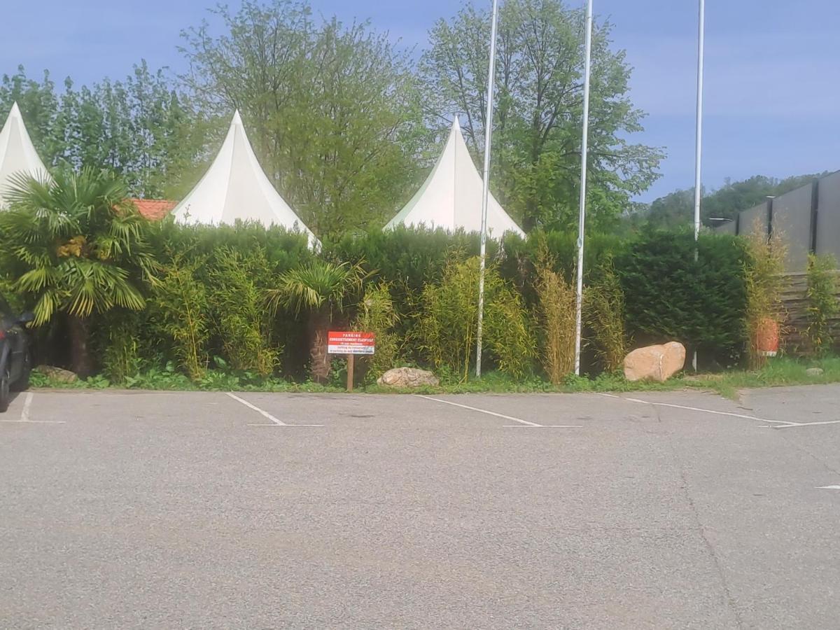 Chalet Pour 5 Personnes Equipe Sur Emplacement Privatif Dans Camping 4 Etoiles Appartenant Et Gere Par Un Particulier Hotel Foix Exterior photo